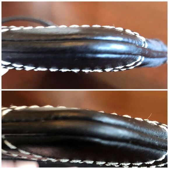 COACH - 🎉HP🎉 EUC Vintage Wristlet/Signature C Canvas w/Black Leather Trim. - Picture 12 of 13